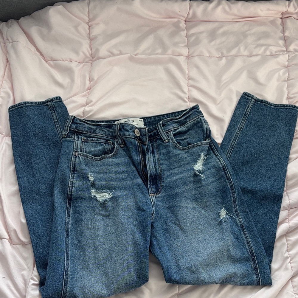 Hollister High Rise Curvy Mom Jeans